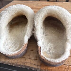 Woman’s size 8 slippers